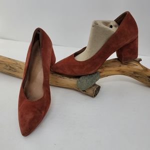 Madewell Rivka suede rust pumps
